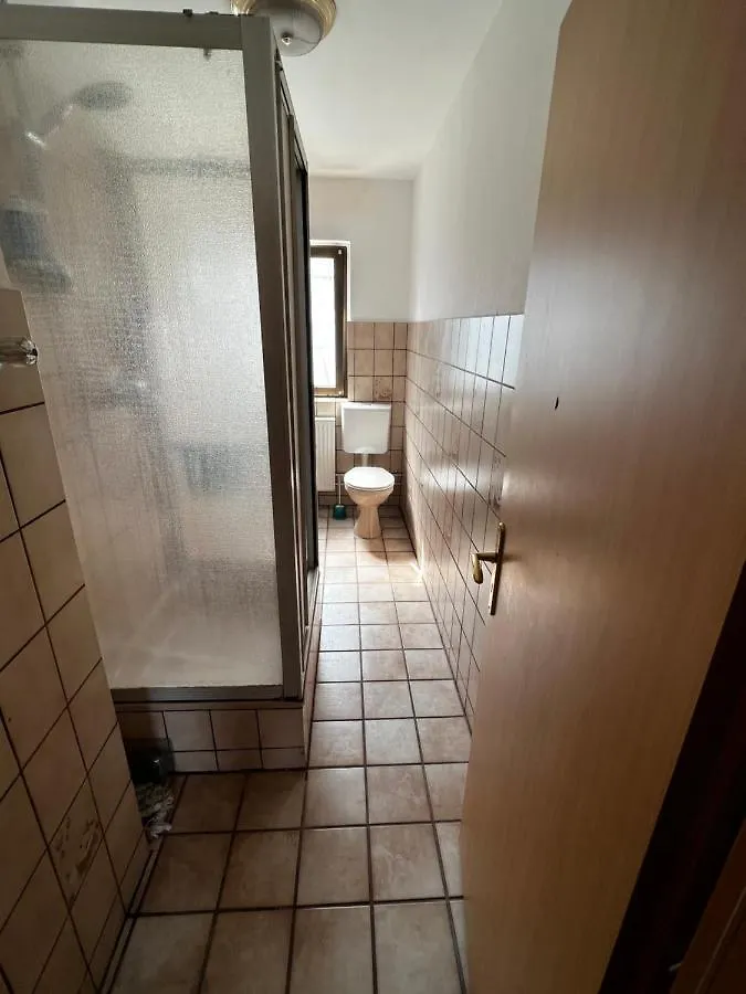 Praktisches Zimmer Im Grossen Haus Mit Garten Düsseldorf 0*,