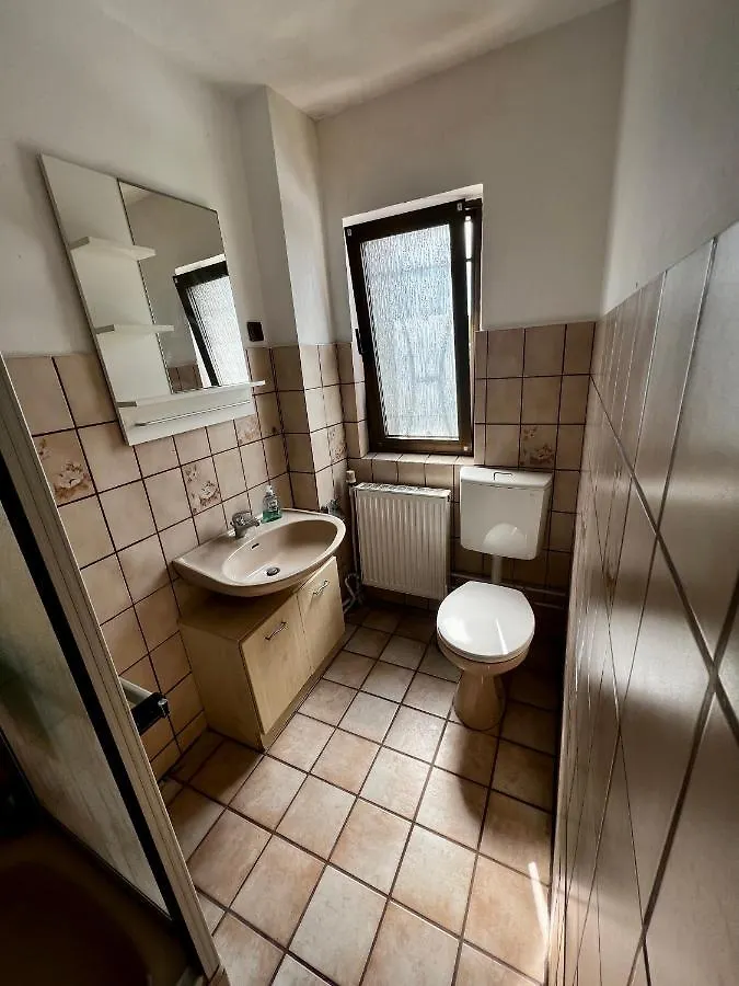 Praktisches Zimmer Im Grossen Haus Mit Garten Ντίσελντορφ