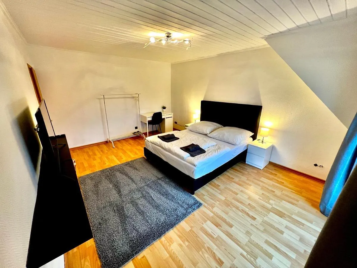 Praktisches Zimmer Im Grossen Haus Mit Garten Düsseldorf Alemania